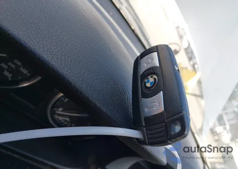 2011 BMW 328I xDrive z USA, uszkodzony, nr VIN WBAPK5C57BA657840